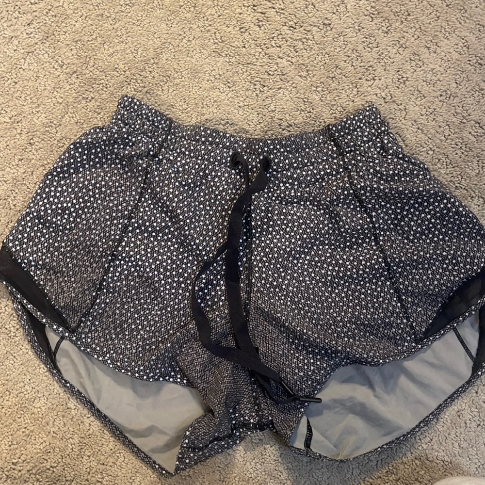 Lululemon reflective polka dot Hottie hot short - Picture 3 of 5